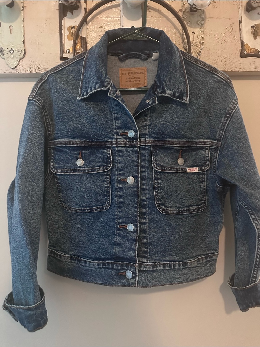 Levi's Strauss and Co.  Blue Denim Jacket - crop   Style BNWOT size small